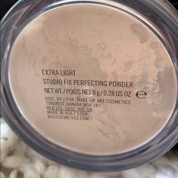 *WANTED* Mac - Extra light - perfecting powder - Picture 3 of 4